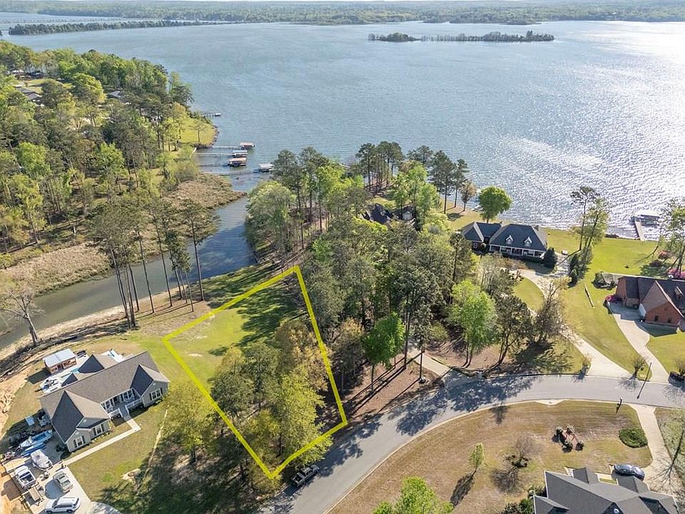 1st image of 11 Cypress Cove Dr