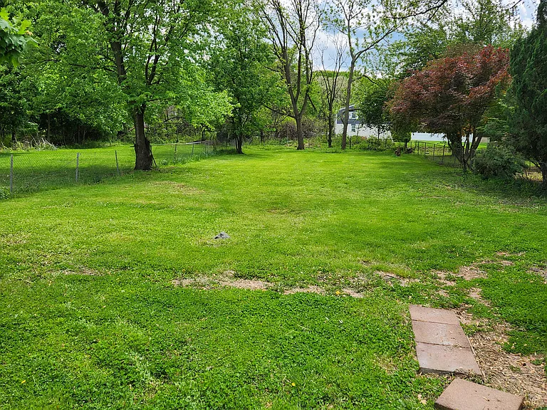 1810 Olive St — Photo 5
