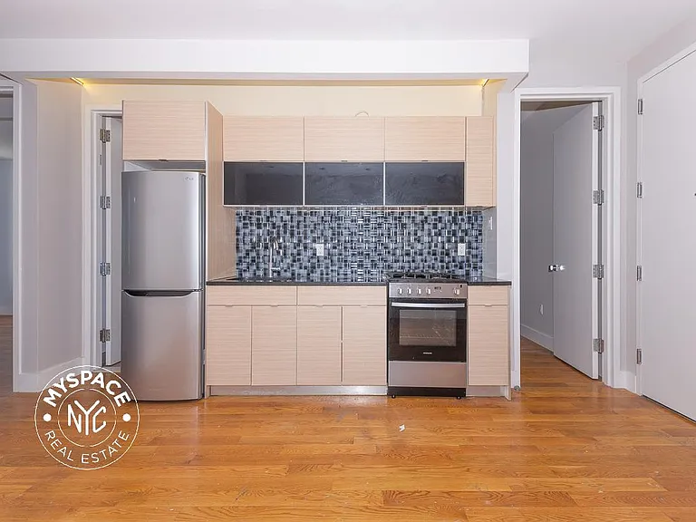 462 Pulaski St #2B — Photo 2