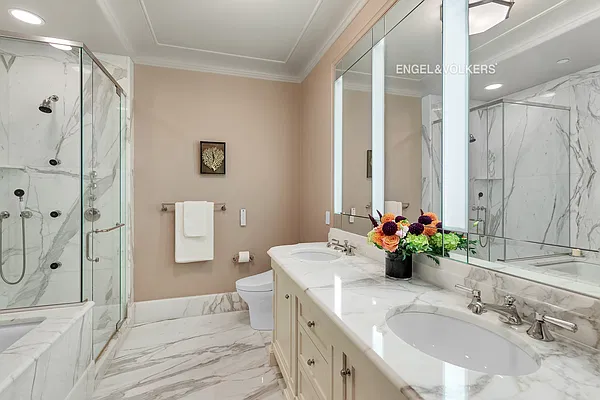 Bathroom, photo 1