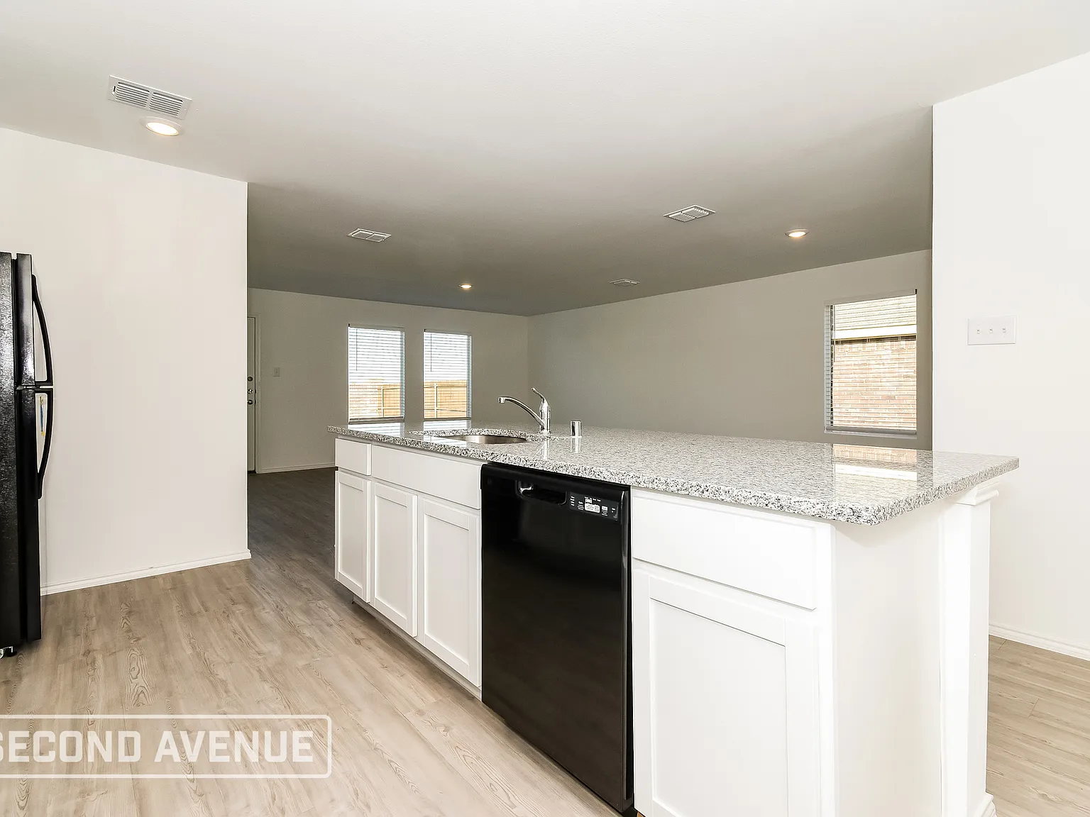 4 bed, 2.0 bath, 1710 sqft, $1,949 — Photo 3