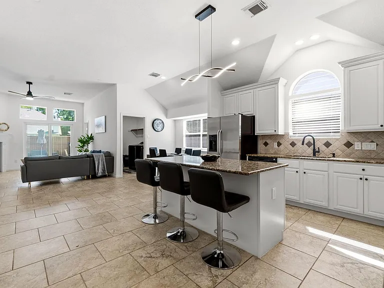 18 Avenswood Pl — Photo 2