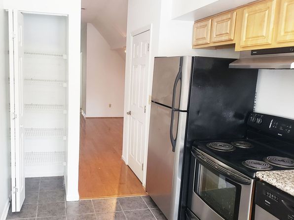 2200 Gilbert Ave #902-02