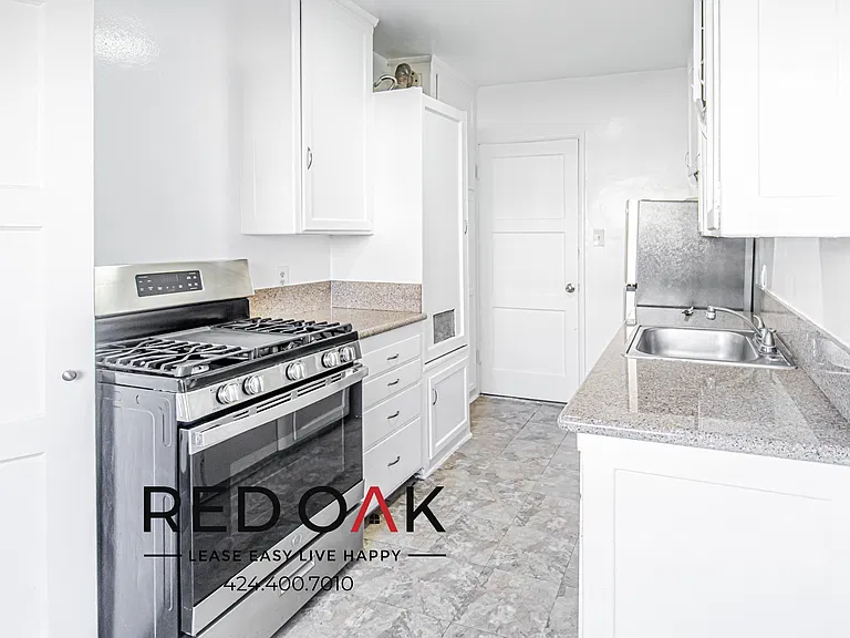 1024 Menlo Ave #6 — Photo 2