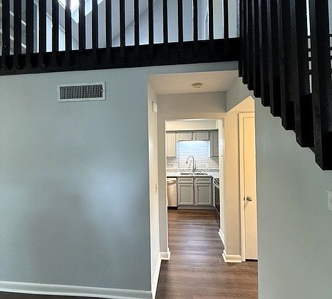 5th image of 502 Clubhouse Ct