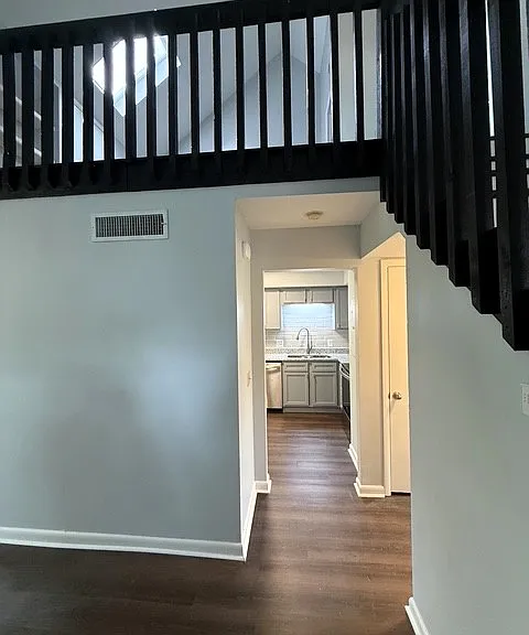 502 Clubhouse Ct — Photo 5