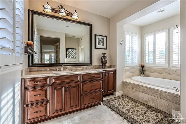 508 Oak Tree Ct — Photo 10