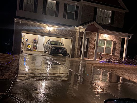 3rd image of 428 Grand Magnolia St