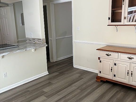 4th image of 126 Oakmont Dr APT 11