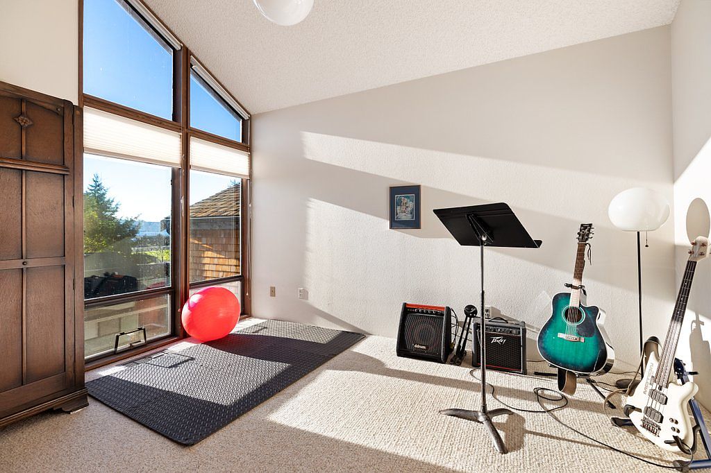 Oak Harbor, WA 98277