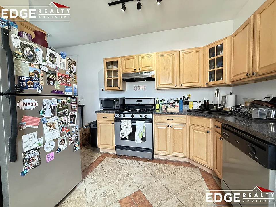 140 Sutherland Rd #3