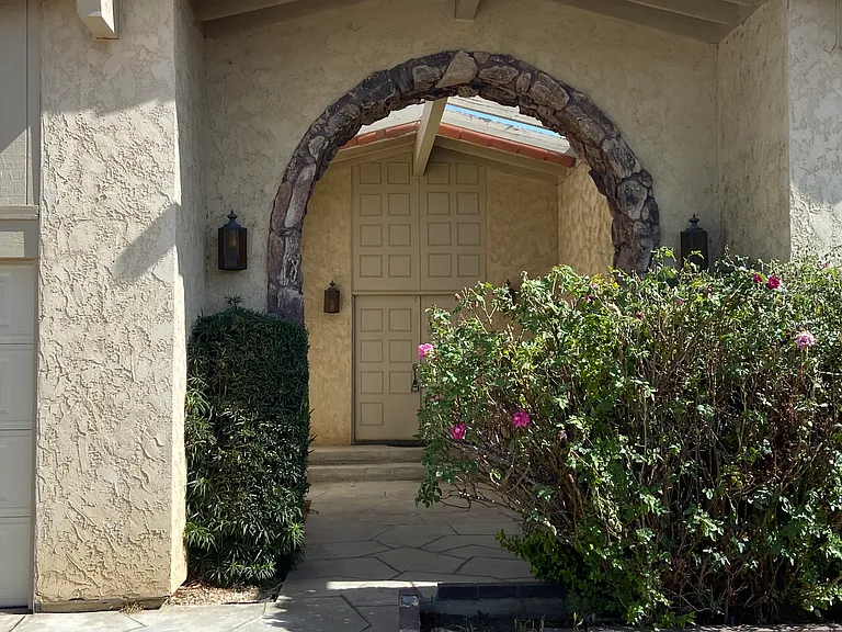 18345 Par Ln — Photo 2
