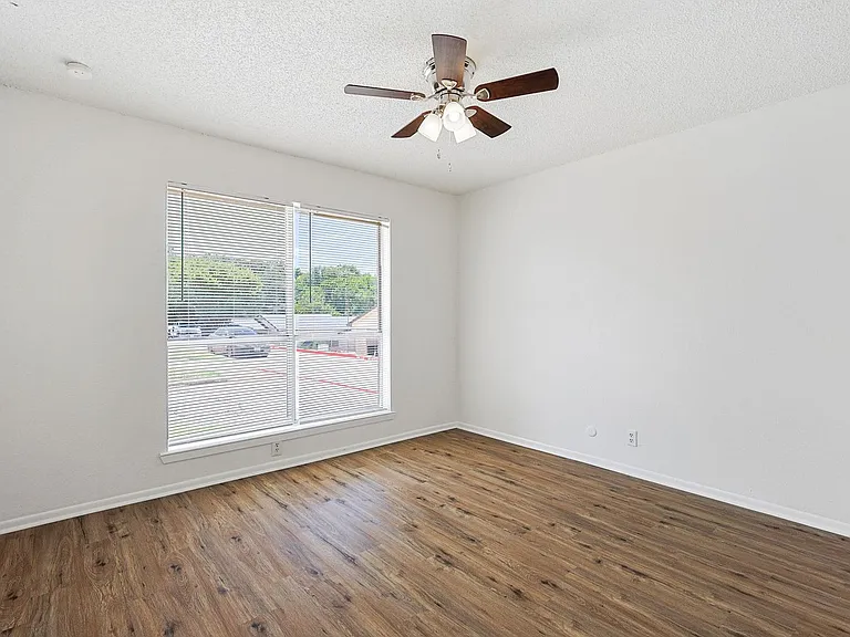 2637 W Randol Mill Rd — Photo 23