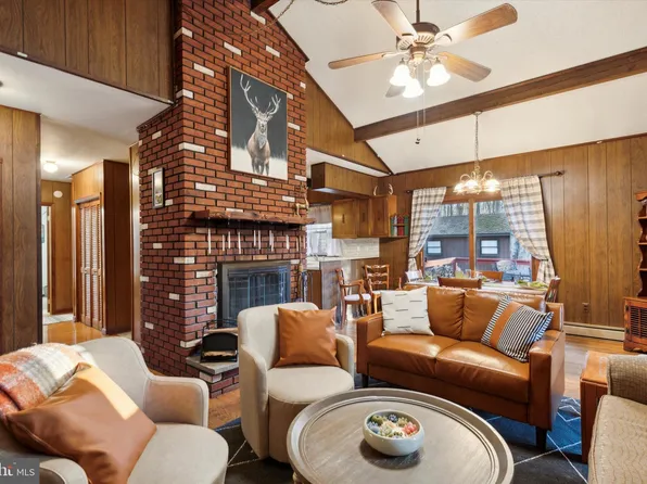 173 Tommys Ln, Pocono Lake, PA 18347