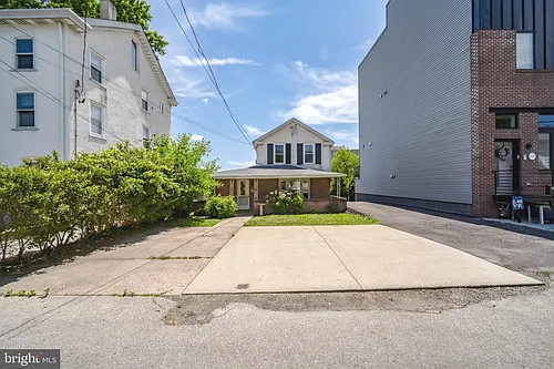 239 Lemonte St Photo 1