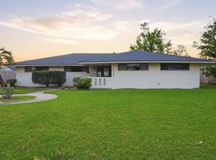 2200 Barbe Ct, Lake Charles, LA 70601