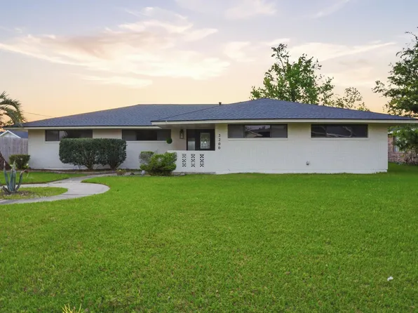2200 Barbe Ct, Lake Charles, LA 70601