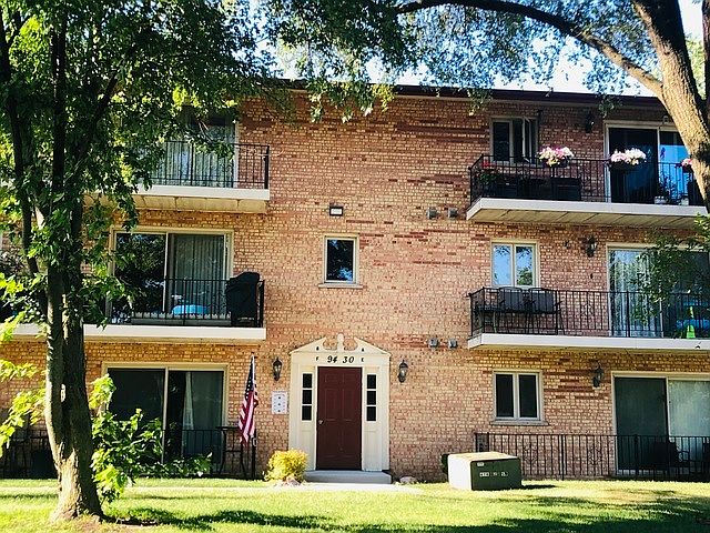 1st image of 9430 Greenbriar Dr APT 1F
