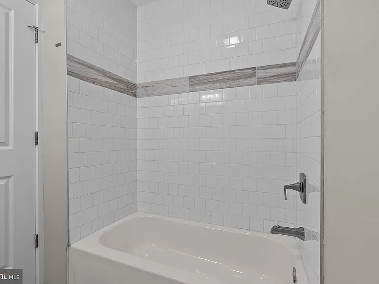 2142 N Percy St — Photo 15