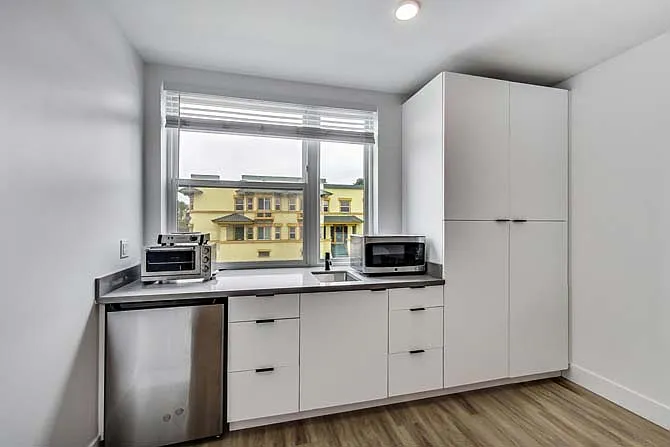 1054-1058 18th St #6106023 photo 1