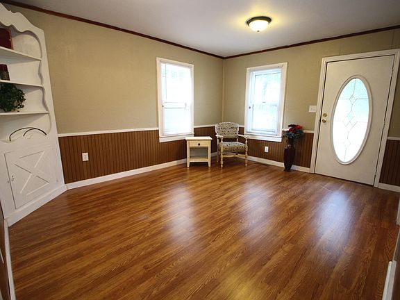 5th image of 607 Elizabeth St