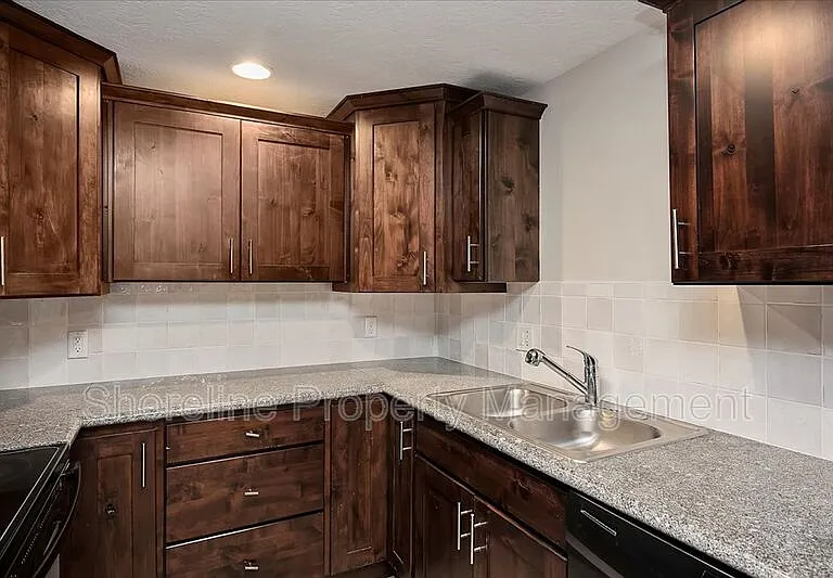 2085 W Brittany Ln #101 — Photo 11