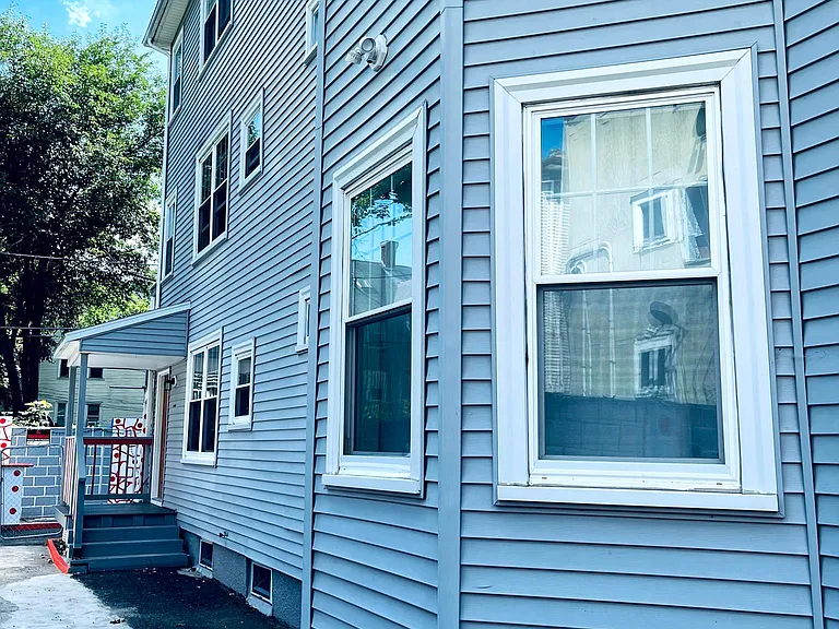 5 And Half Bluff St #3 — Photo 1
