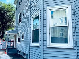 5 Half Bluff St, Worcester, MA