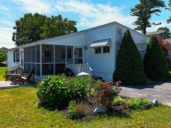 50 Poplar Park Drive, Wells, ME 04090