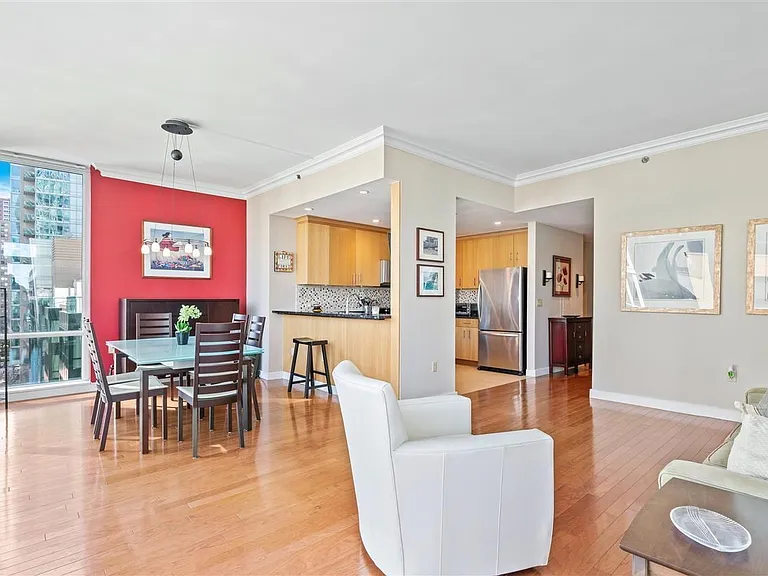 1 Shore Ln #807 — Photo 2