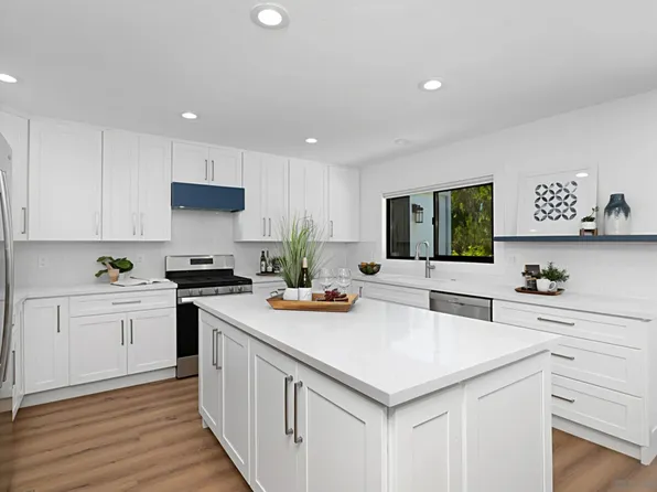 2282 Morgan Rd, Carlsbad, CA 92008