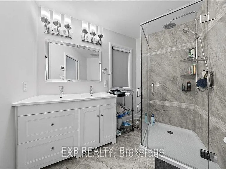 18 Ivylea St #B — Photo 11