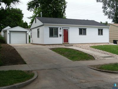 3008 E 21st St, Sioux Falls, SD, 57103
