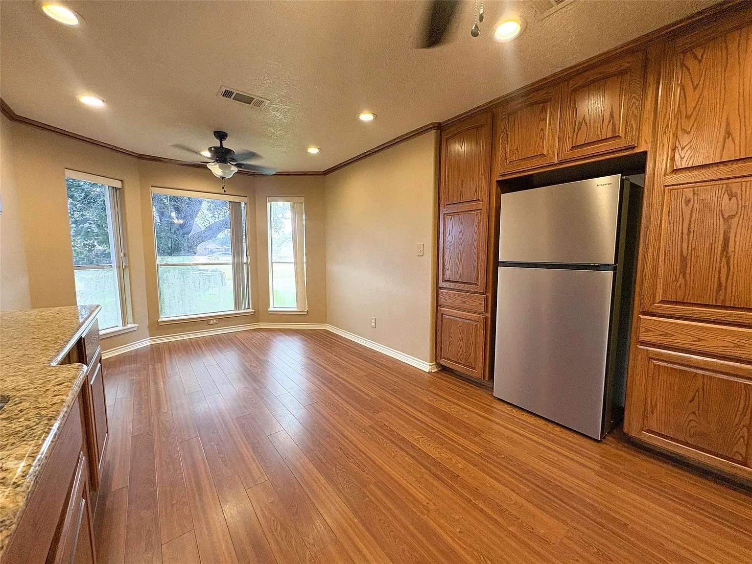 3 bed, 2.0 bath, 1679 sqft, $1,600 — Photo 4