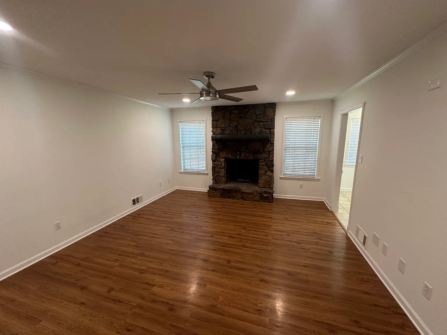 4 bed, 1651 sqft, $2,495 — Photo 2
