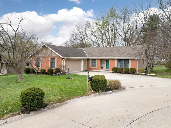 1106 Mockingbird Ct, Saint Joseph, MO 64506