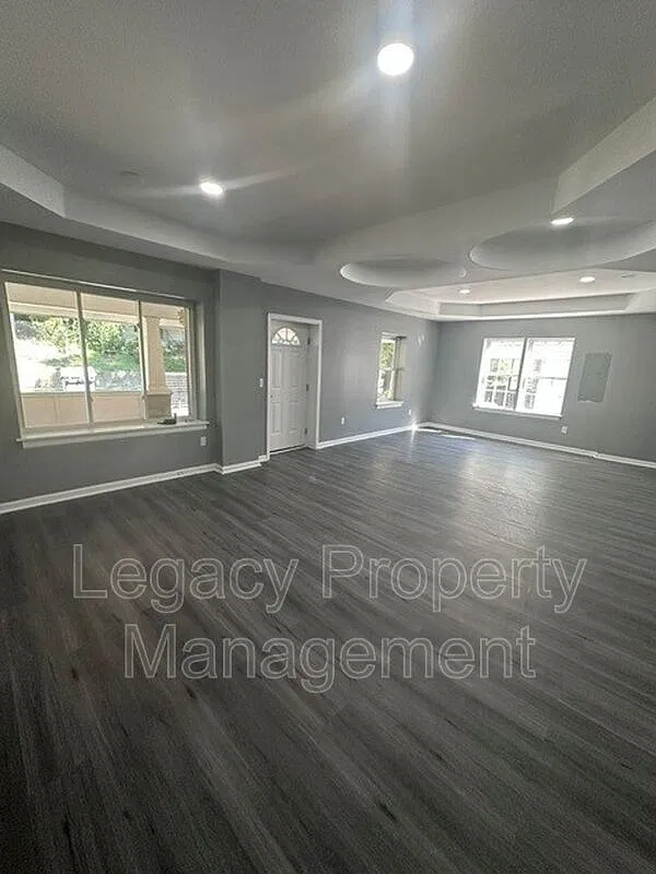 4 bed, 2.0 bath, 1800 sqft, $1,750 — Photo 4