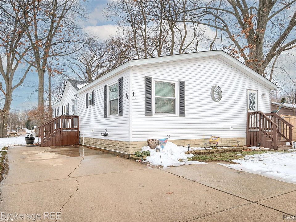 1st image of 11 Crane Lake Dr