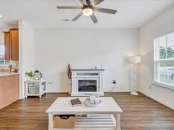 4th image of 40 Alder Ln