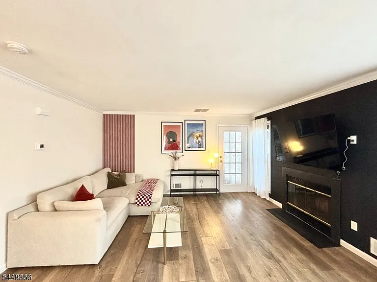 702 Pinehurst Ct #7 — Photo 3