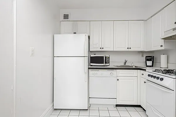 Rented by Compass | media 9