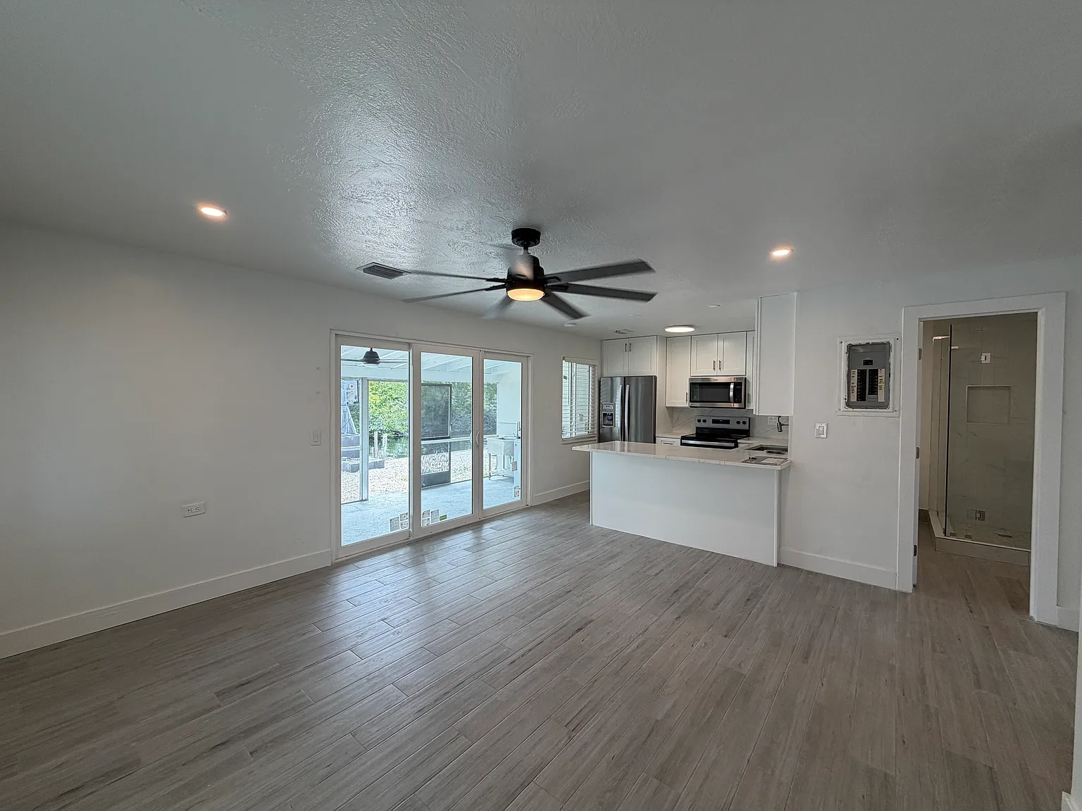 2 bed, 774 sqft, $3,600 — Photo 2