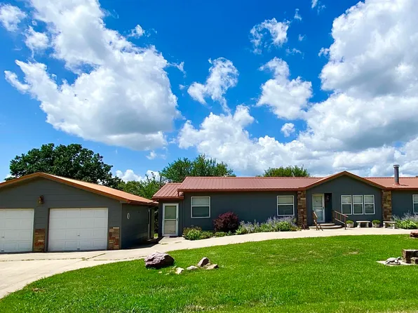 355 N 4th St, New Strawn, KS 66839