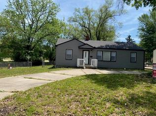 9023 E 75th St, Raytown, MO 64138