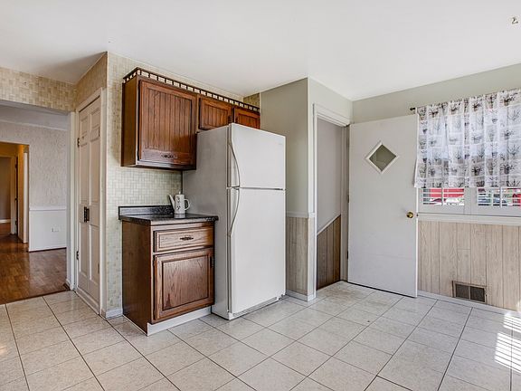 5th image of 9517 S Merton Ave