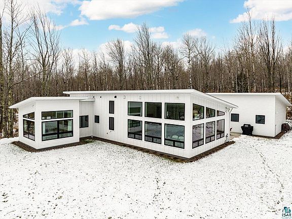 3rd image of 215 Montauk Ln