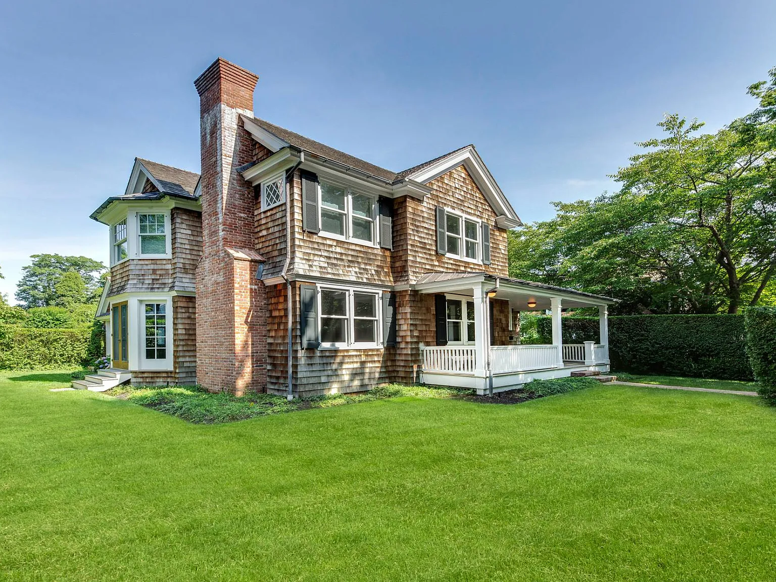 East Hampton Village Oasis — Photo 3