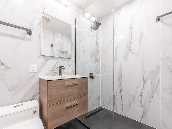 5th image of 5-13 51st Ave #2W