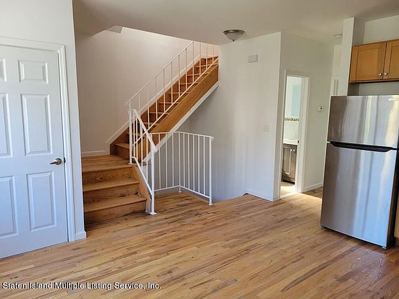 3rd image of 211 Benziger Ave