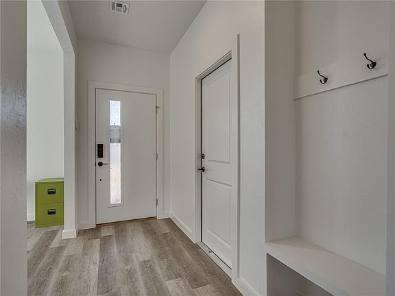 3rd image of 1809 Sara Vista Dr